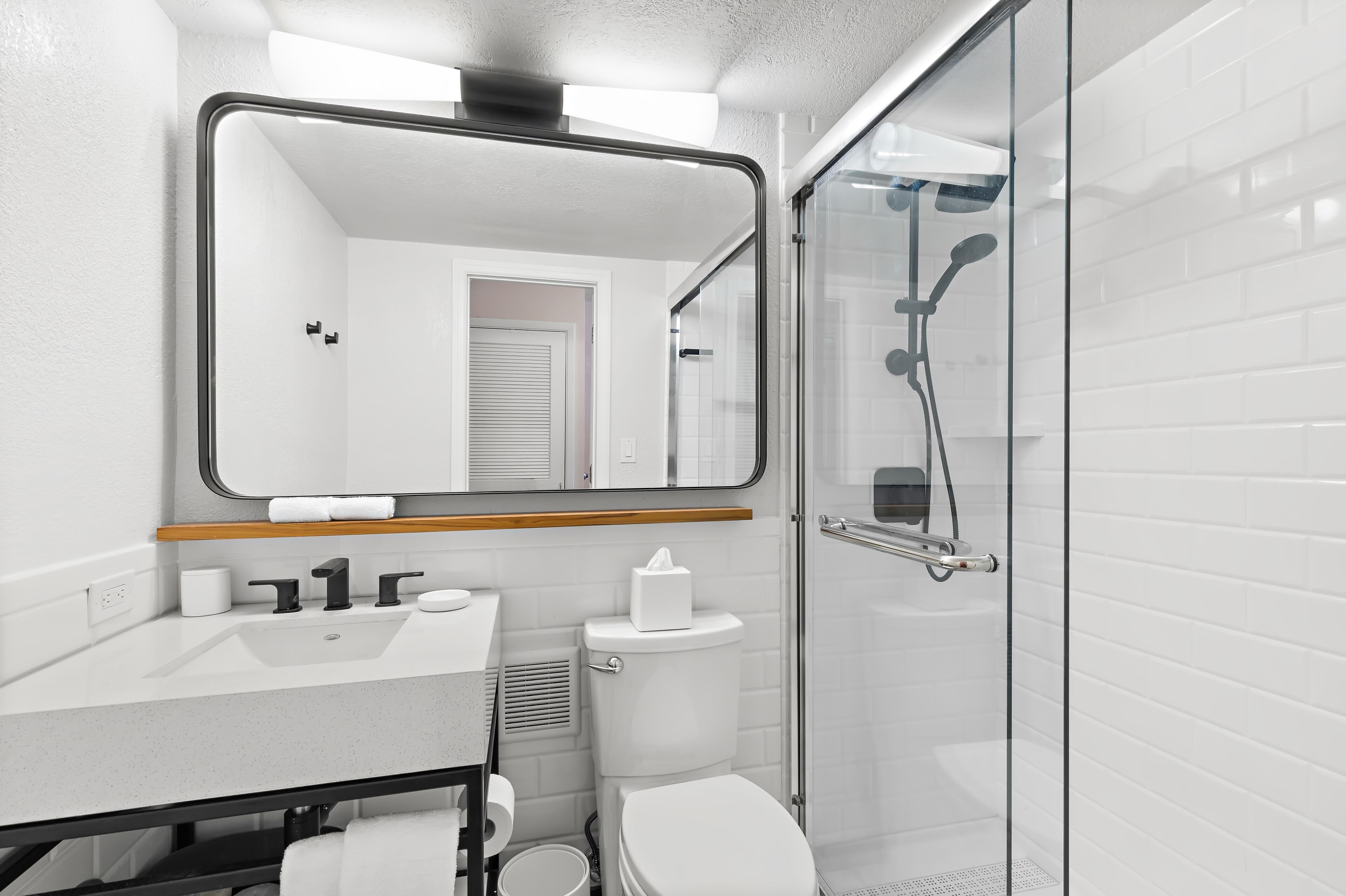 combined shower/bathtub, designer toiletries, hair dryer, towels