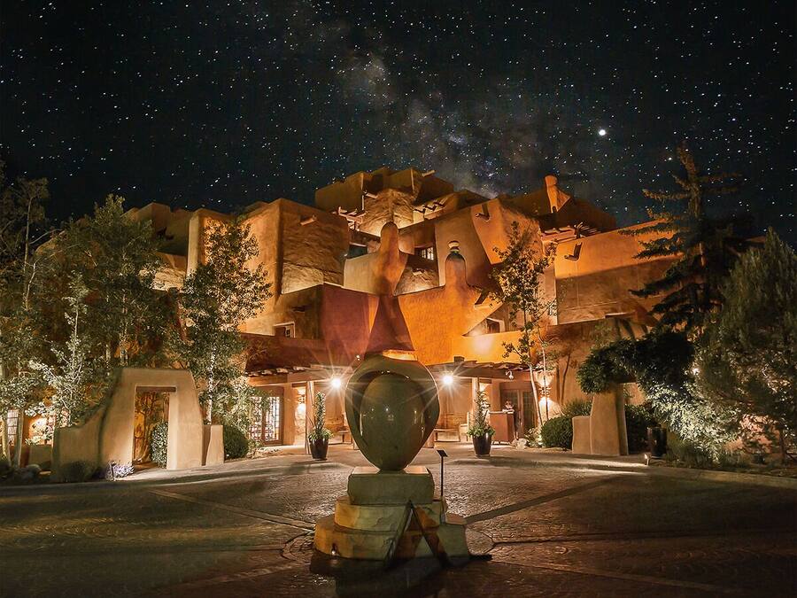 Voorkant accommodatie - avond/nacht