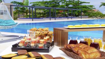 Outdoor pool, pool umbrellas, sun loungers