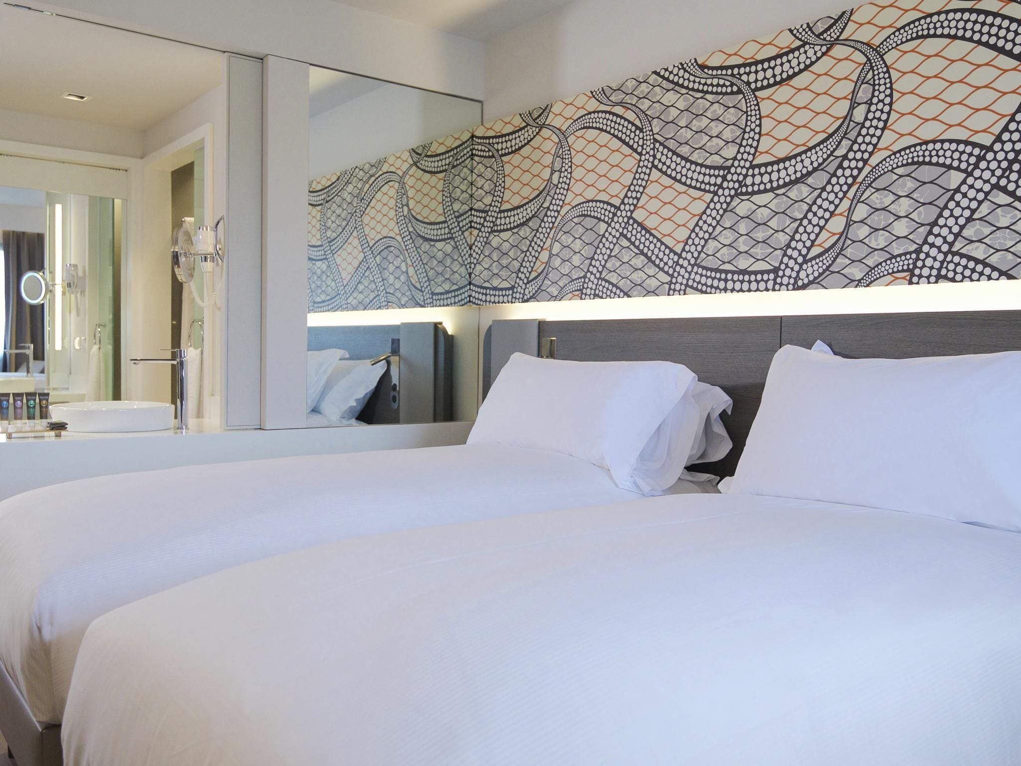 Chambre Supérieure, 2 lits une place | Literie de qualité supérieure, coffres-forts dans les chambres, bureau