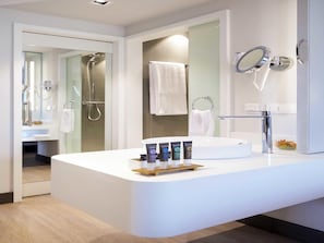 Superior Room, 2 Twin Beds | Premium bedding, in-room safe, desk, blackout drapes - Novotel Orisha Cotonou (Cotonou)