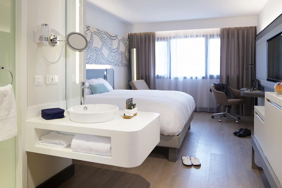 Superior Room, 2 Twin Beds | Premium bedding, in-room safe, desk, blackout drapes