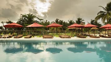 Outdoor pool, pool umbrellas, sun loungers