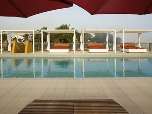 Outdoor pool, pool umbrellas, sun loungers