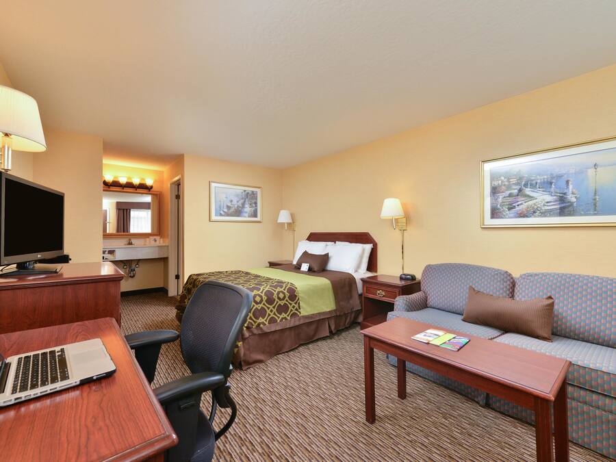 Rideaux occultants, fer et planche à repasser, Wi-Fi gratuit