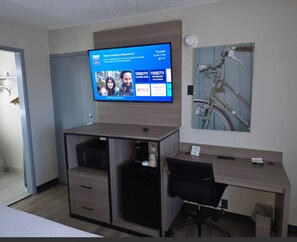 Desk, laptop workspace, soundproofing, iron/ironing board - Baymont by Wyndham Culpeper (Culpeper)