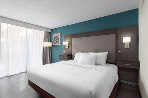 書桌、筆電工作空間、熨斗/熨衣板、免費無線上網