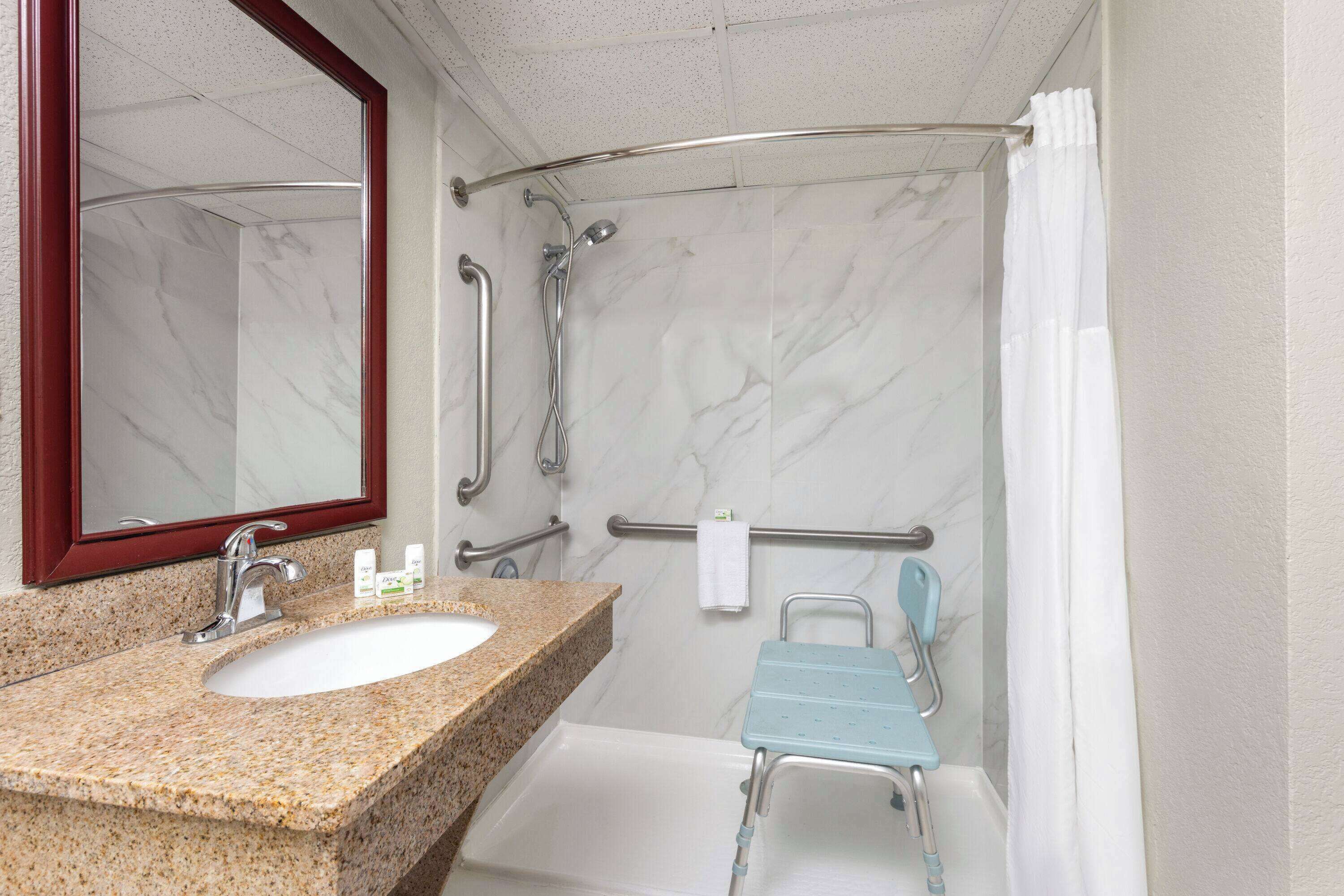 Engellilere uygun banyo