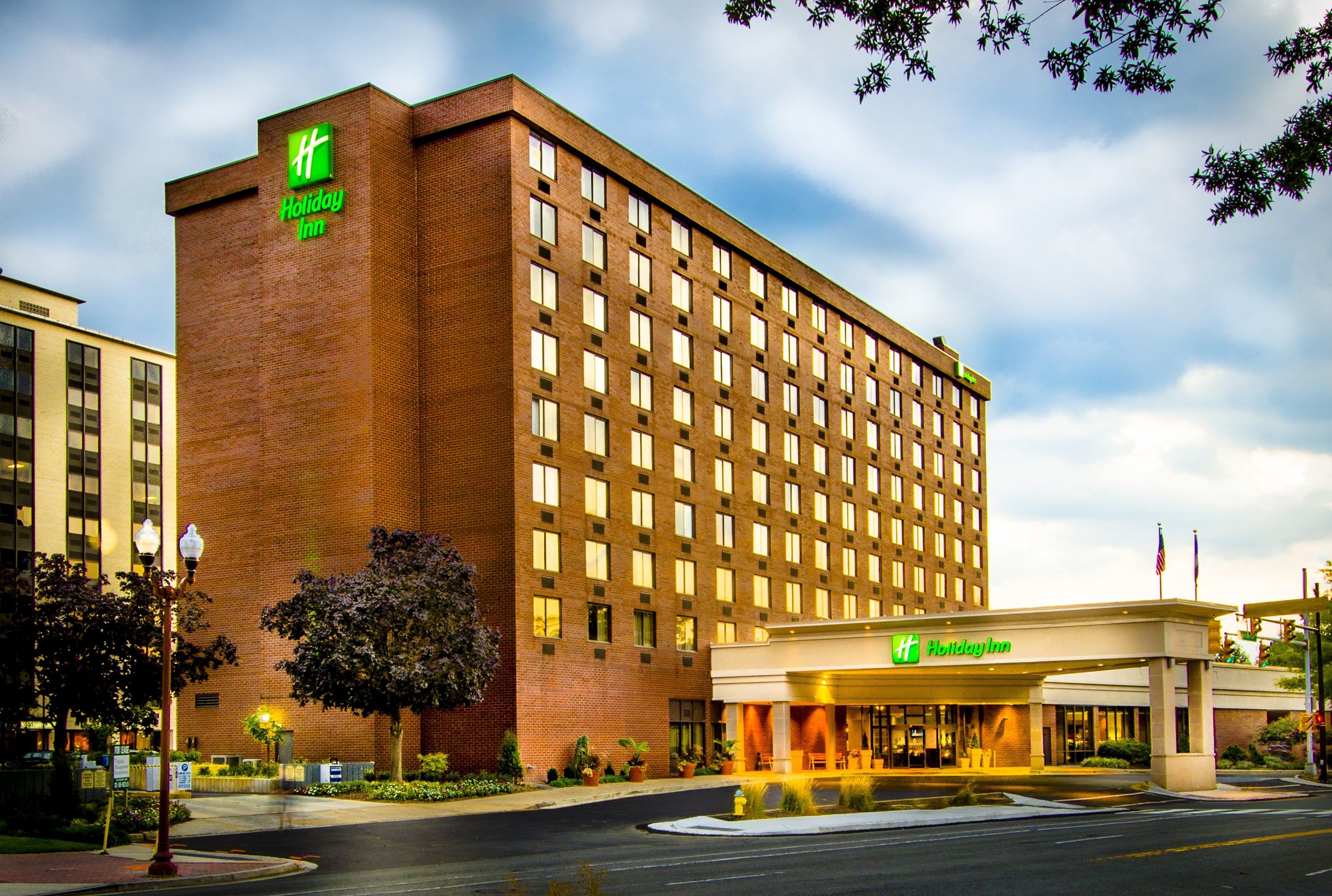 Photo - Holiday Inn Arlington at Ballston by IHG