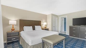 Standard Room, 1 King Bed, Non Smoking, Balcony (Shower Only with Sofabed) | Desk, laptop workspace, blackout curtains, iron/ironing board