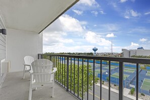 Chambre Standard, 1 très grand lit, balcon (Walk-in Shower;with Sofabed)