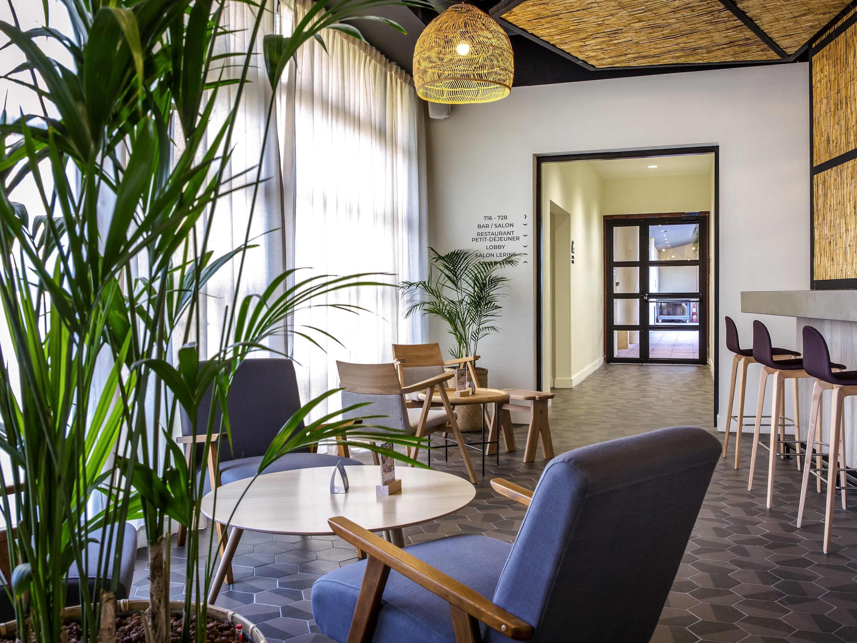 Serveert ontbijt, lunch, Franse gerechten, uitzicht op het zwembad 