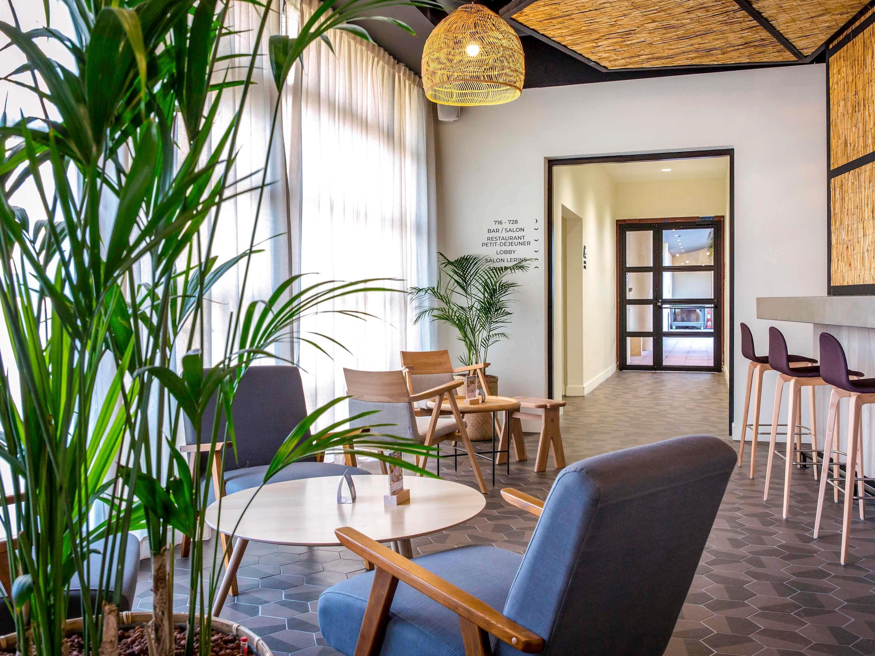 Utsikt mot bassenget, åpen på utvalgte dager