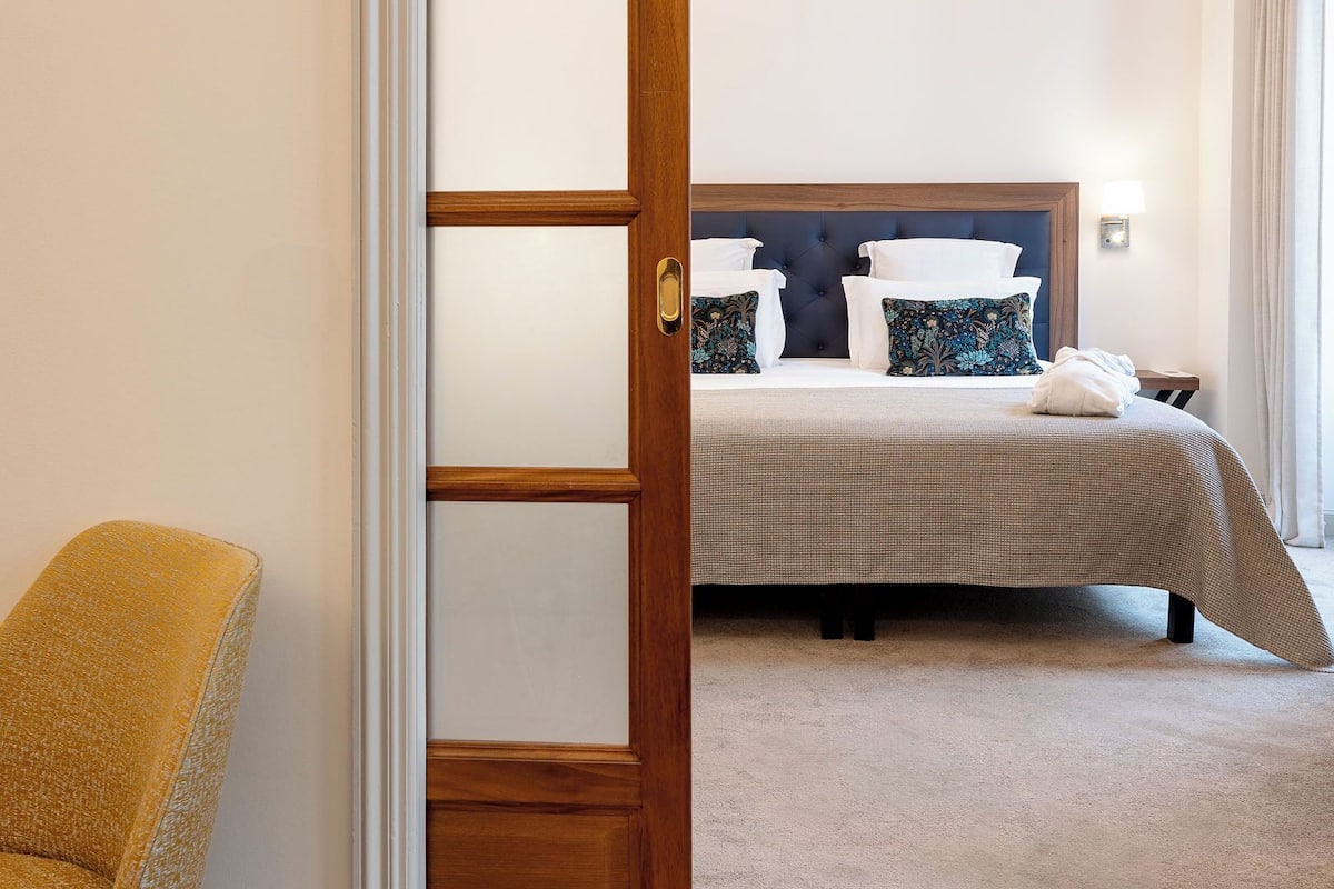City Suite, City View | 1 bedroom, premium bedding, minibar, in-room safe