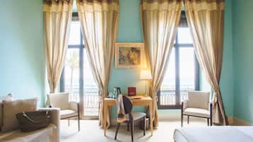Suite Junior, 1 grand lit, vue mer | 1 chambre, literie de qualité supérieure, minibar