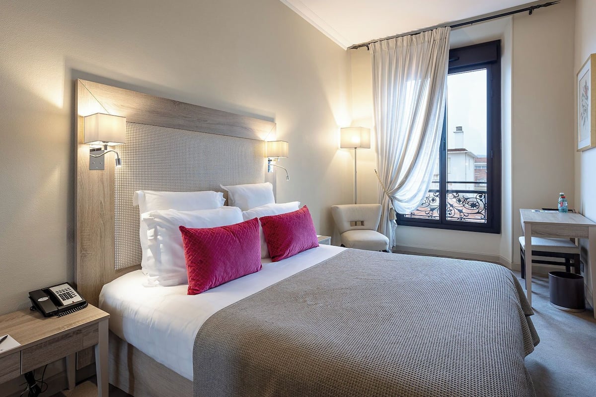Standard Room, City View | 1 bedroom, premium bedding, minibar, in-room safe