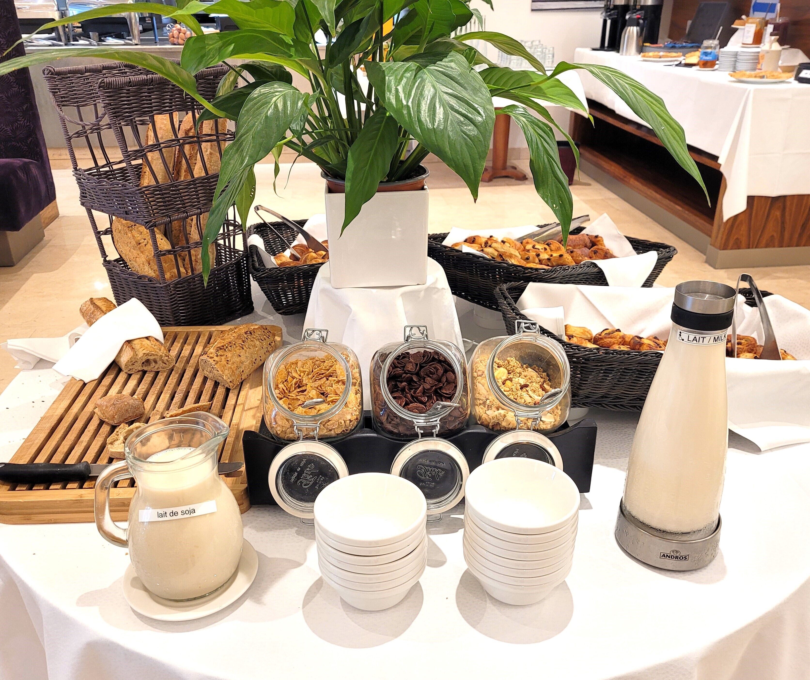 Petit déjeuner buffet servi tous les jours en supplément