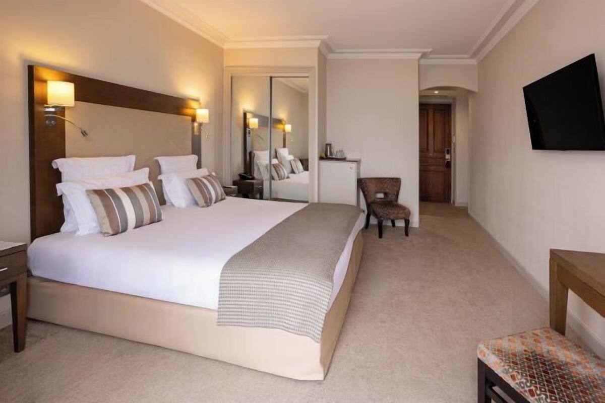 Premium bedding, minibar, in-room safe, desk