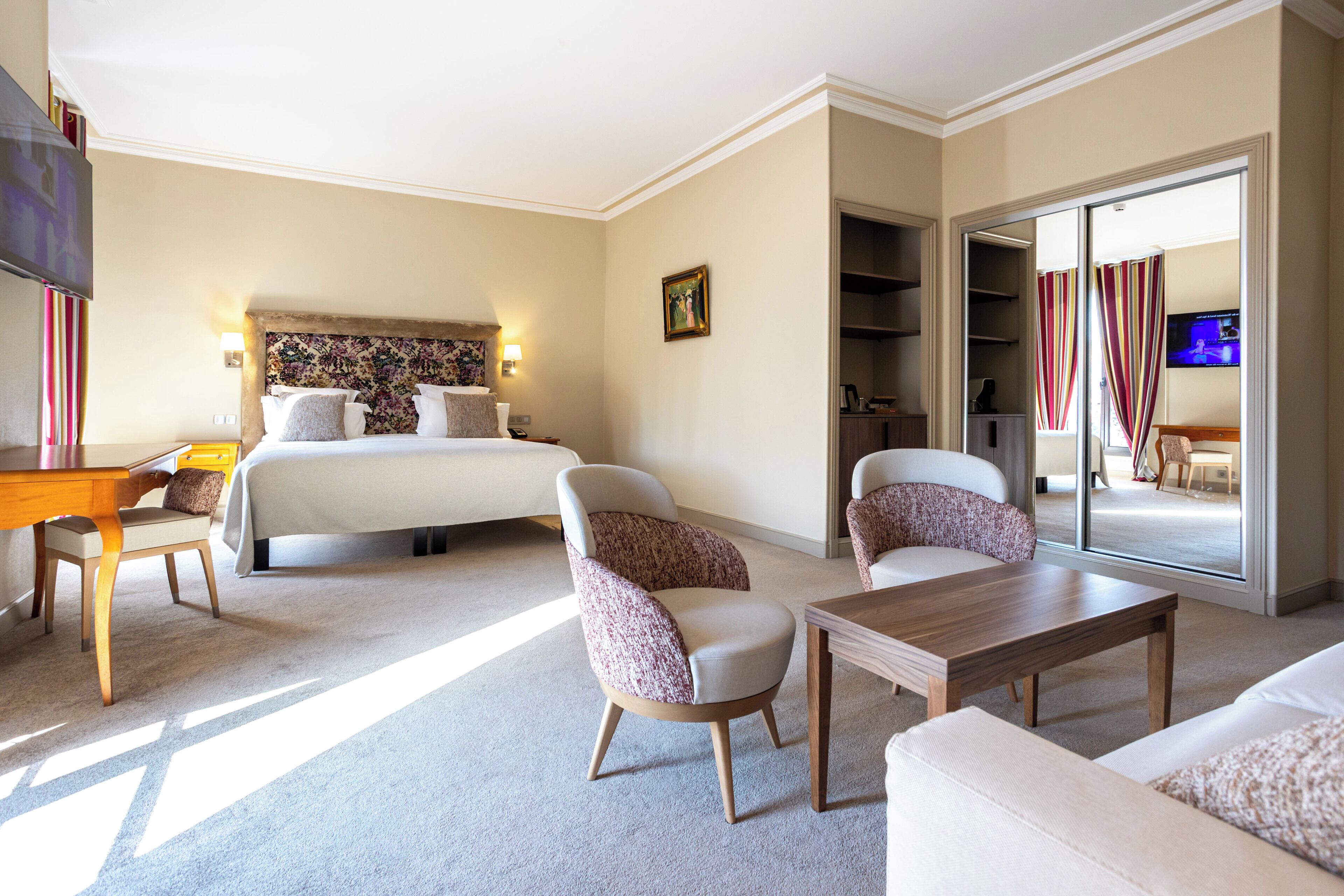 Ropa de cama de alta calidad y minibar 