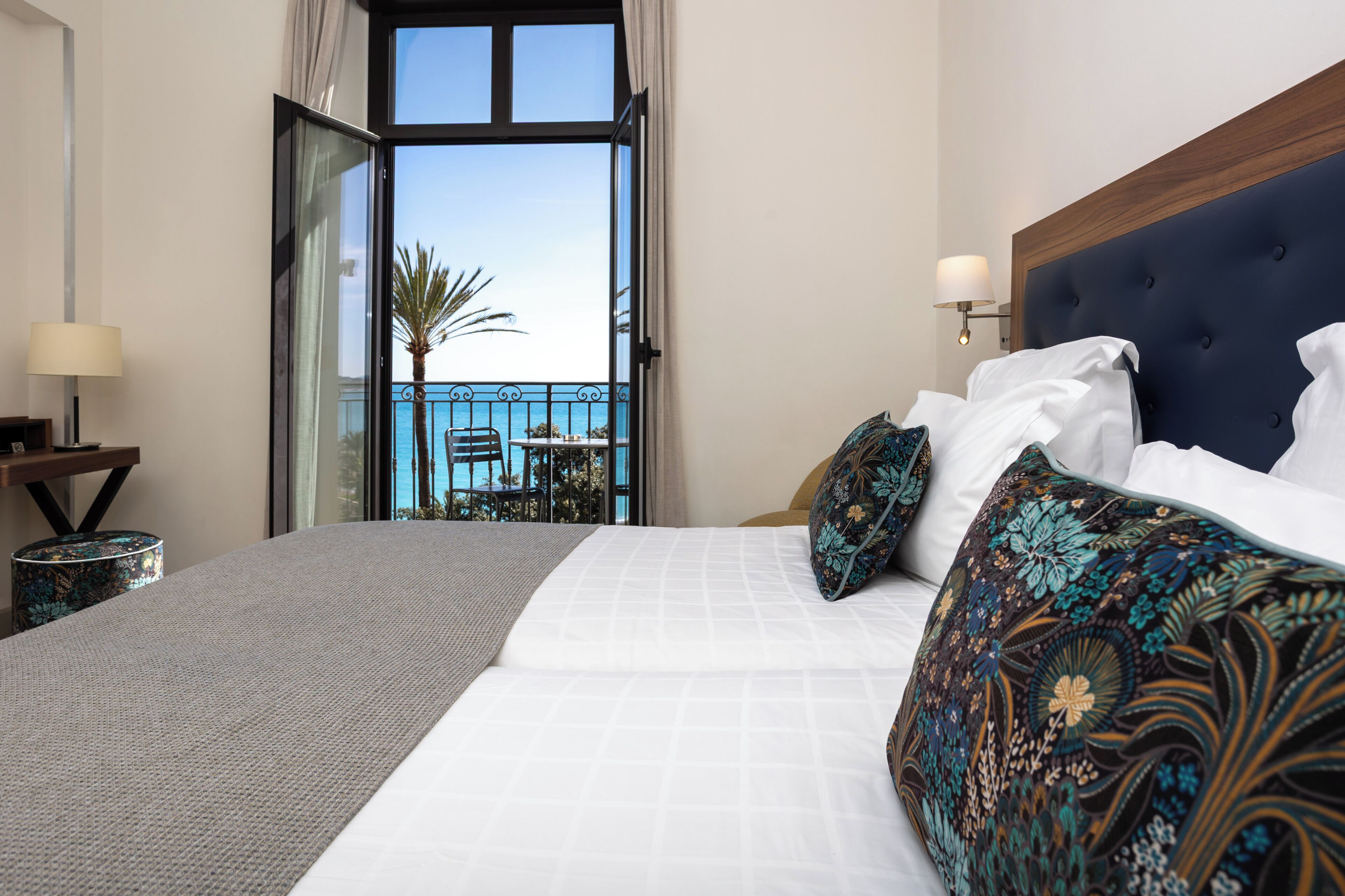 Habitación superior con 1 cama matrimonial o 2 individuales, vista al mar (Balcony) | Ropa de cama de alta calidad y minibar 