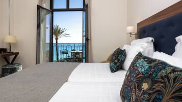 Habitación superior con 1 cama matrimonial o 2 individuales, vista al mar (Balcony) | Ropa de cama de alta calidad y minibar