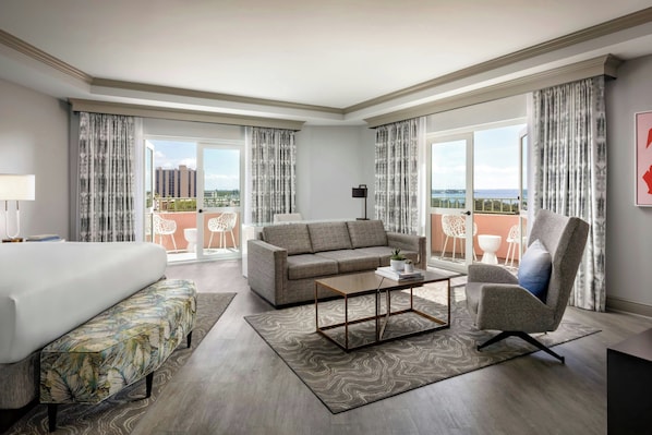 Studio Suite Premium, 1 giường cỡ king và sofa giường, quang cảnh resort, cao tầng | Bộ đồ giường cao cấp, nệm có lớp đệm bông, két bảo mật tại phòng