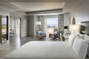 Suite, 1 habitación, en una planta alta (View) | Ropa de cama de alta calidad y colchones con acolchado adicional