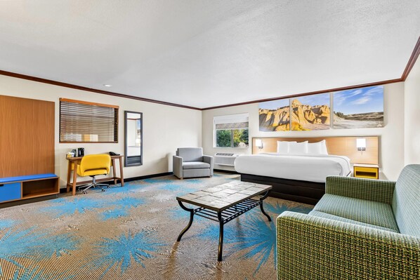 Studio Suite, 1 King Bed, Non Smoking | Individually decorated, individually furnished, desk