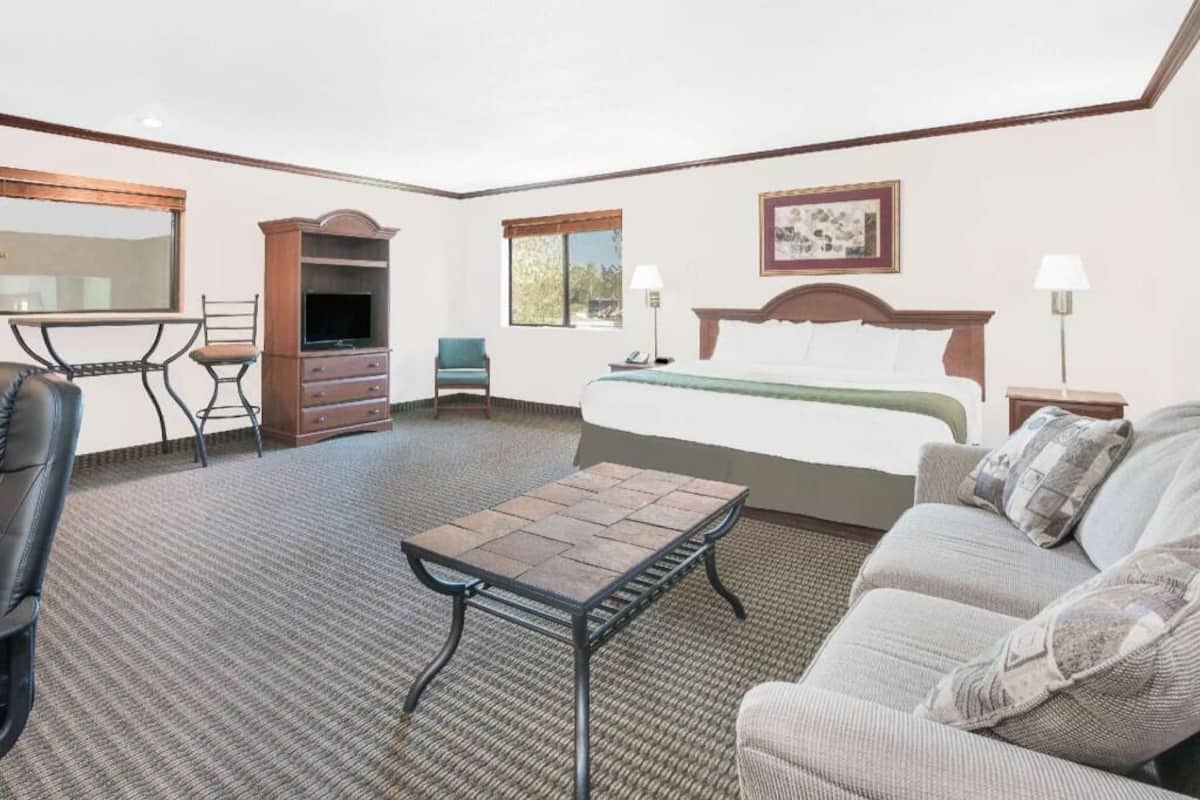 Individually decorated, individually furnished, desk