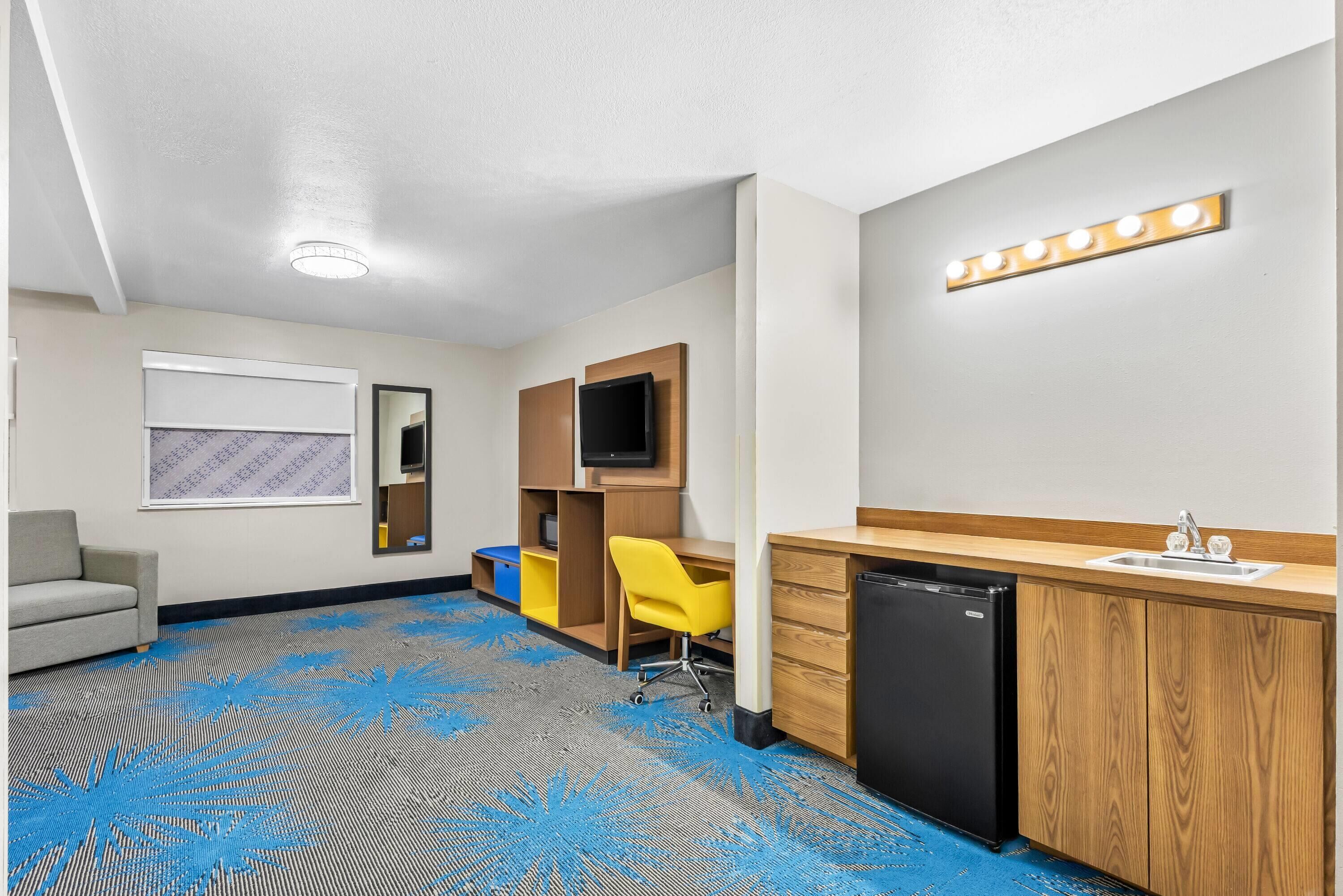 Chambre Standard, 1 grand lit, accessible aux personnes à mobilité réduite | Décoration personnalisée, ameublement personnalisé, bureau