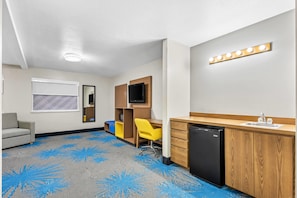 Standard Room, 1 Queen Bed, Accessible | Individually decorated, individually furnished, desk - Days Inn by Wyndham Mitchell SD (Mitchell)