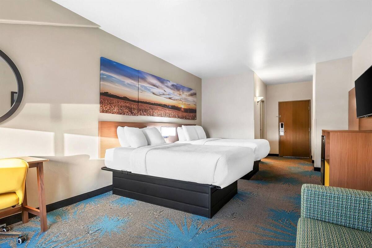 Desk, free cots/infant beds, rollaway beds, free WiFi
