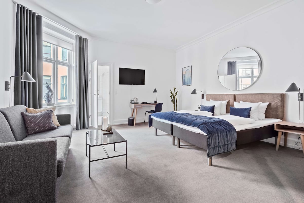 1 bedroom, in-room safe, laptop workspace, blackout curtains