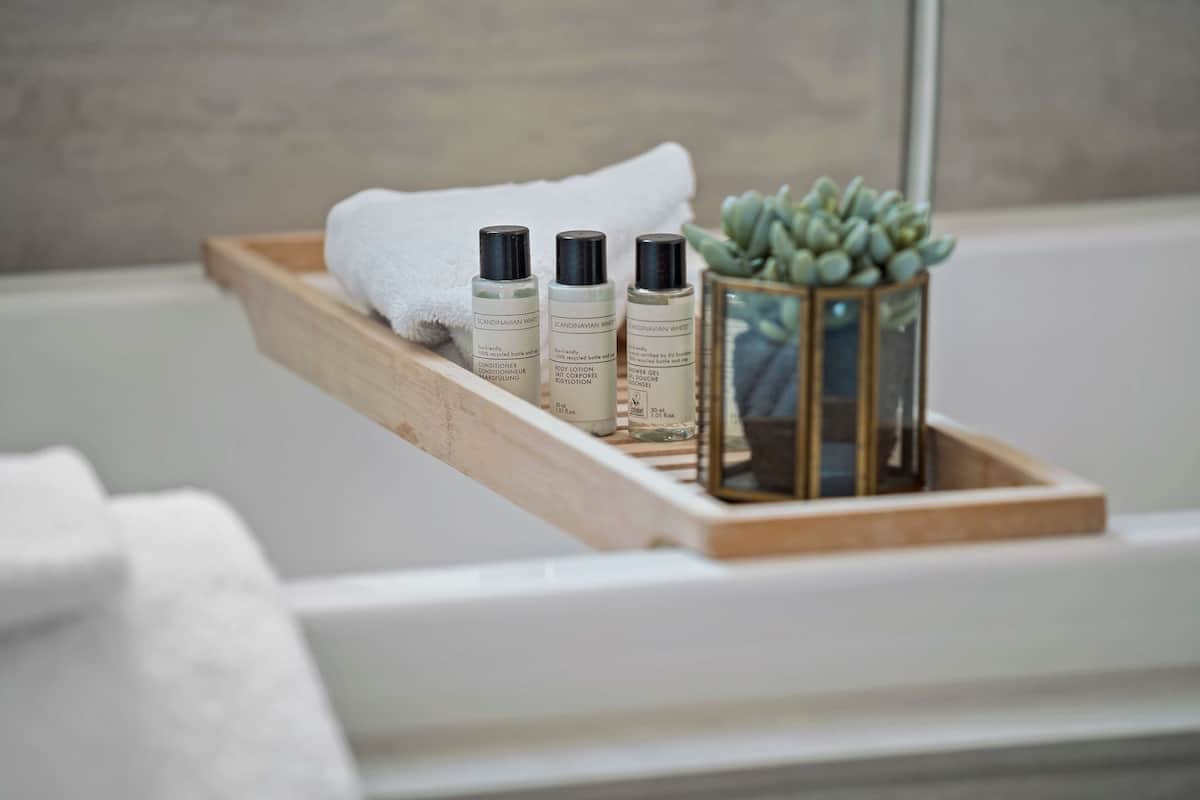 suite, 1 king bed, non smoking | bathroom | shower, hair dryer, towels, soap