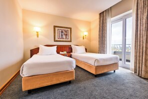 Suite | Minibar, desk, blackout drapes, soundproofing