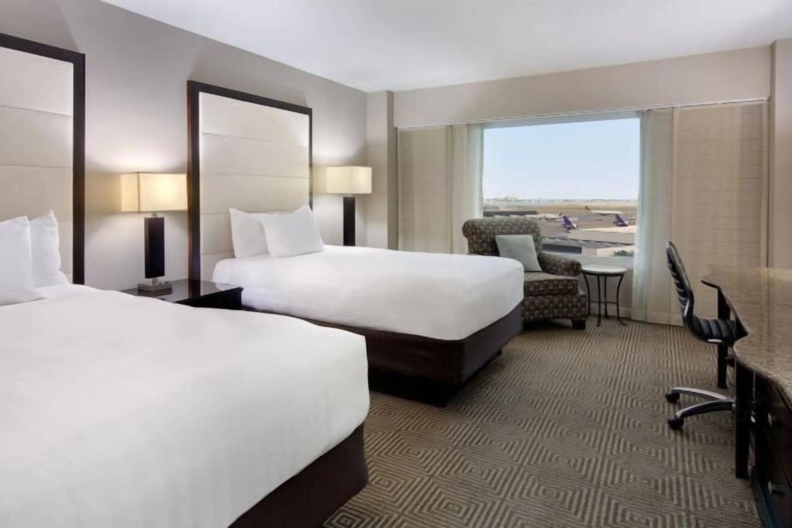 高档床上用品、客房内保险箱、遮光窗帘、隔音