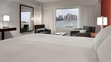 Roupas de cama premium, cofres nos quartos, cortinas blackout