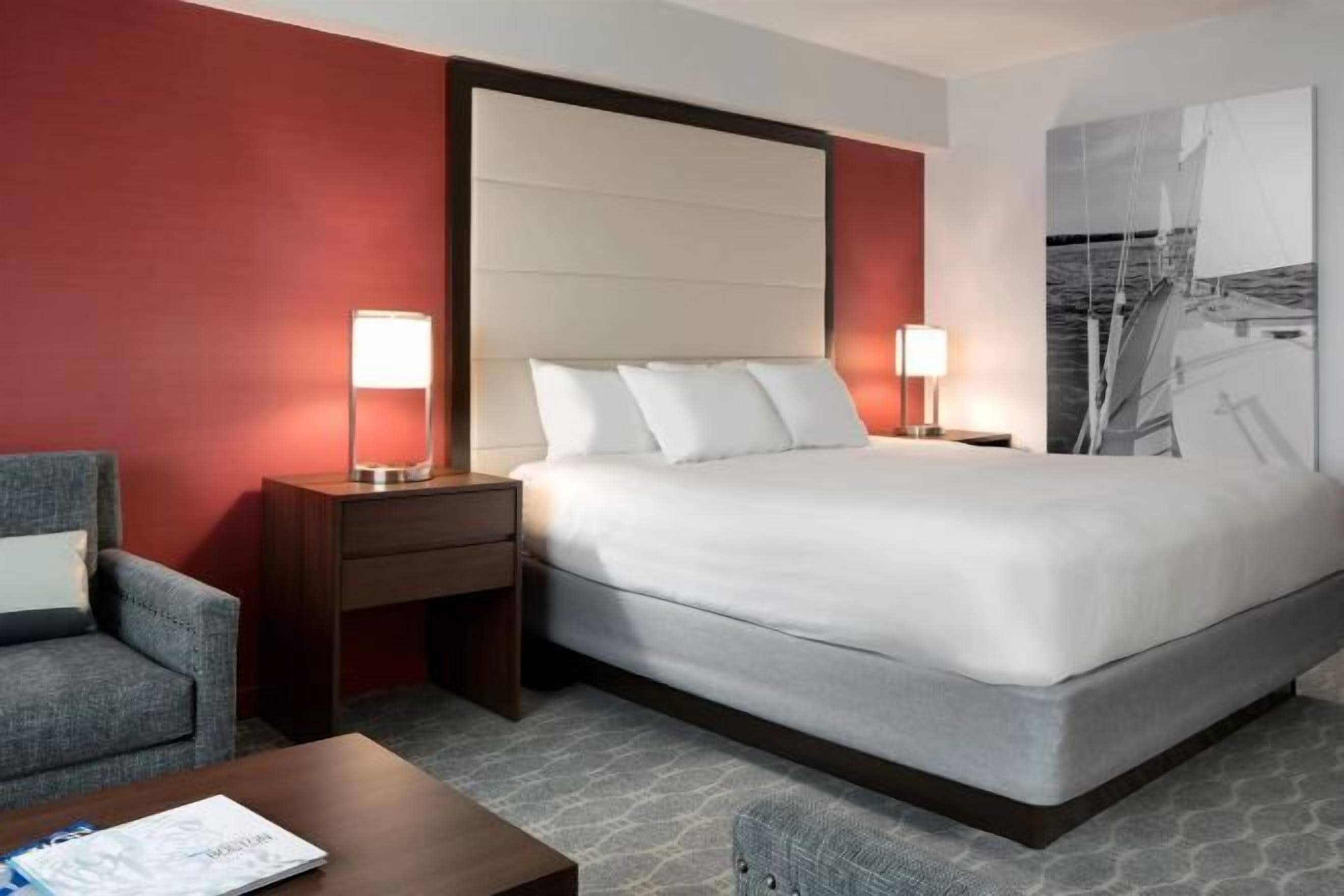 高档床上用品、客房内保险箱、遮光窗帘、隔音