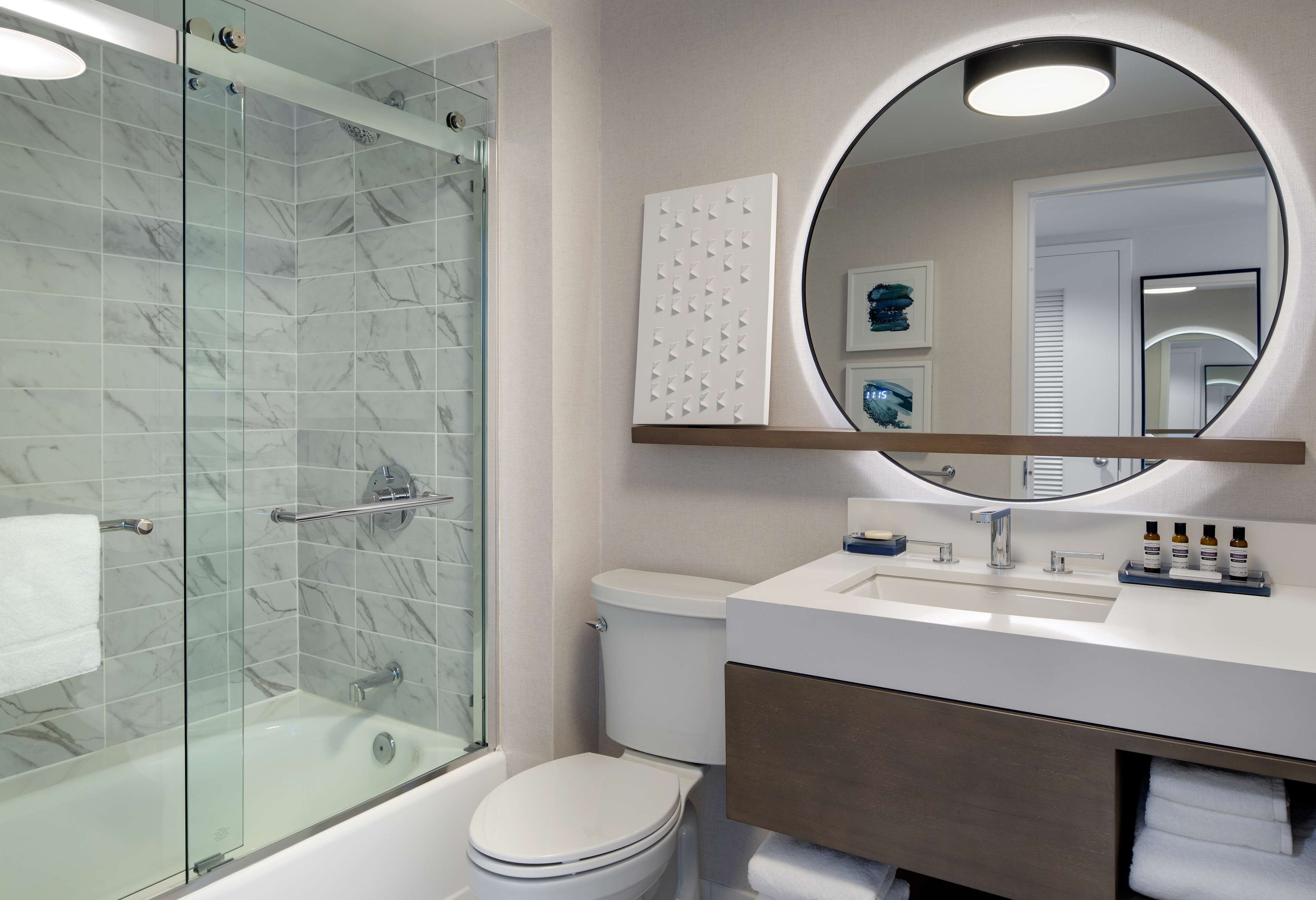 combined shower/bathtub, eco-friendly toiletries, hair dryer, towels
