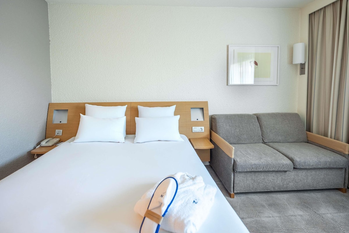 Chambre exécutive, 1 lit double | Literie de qualité, minibar, coffre-fort, bureau