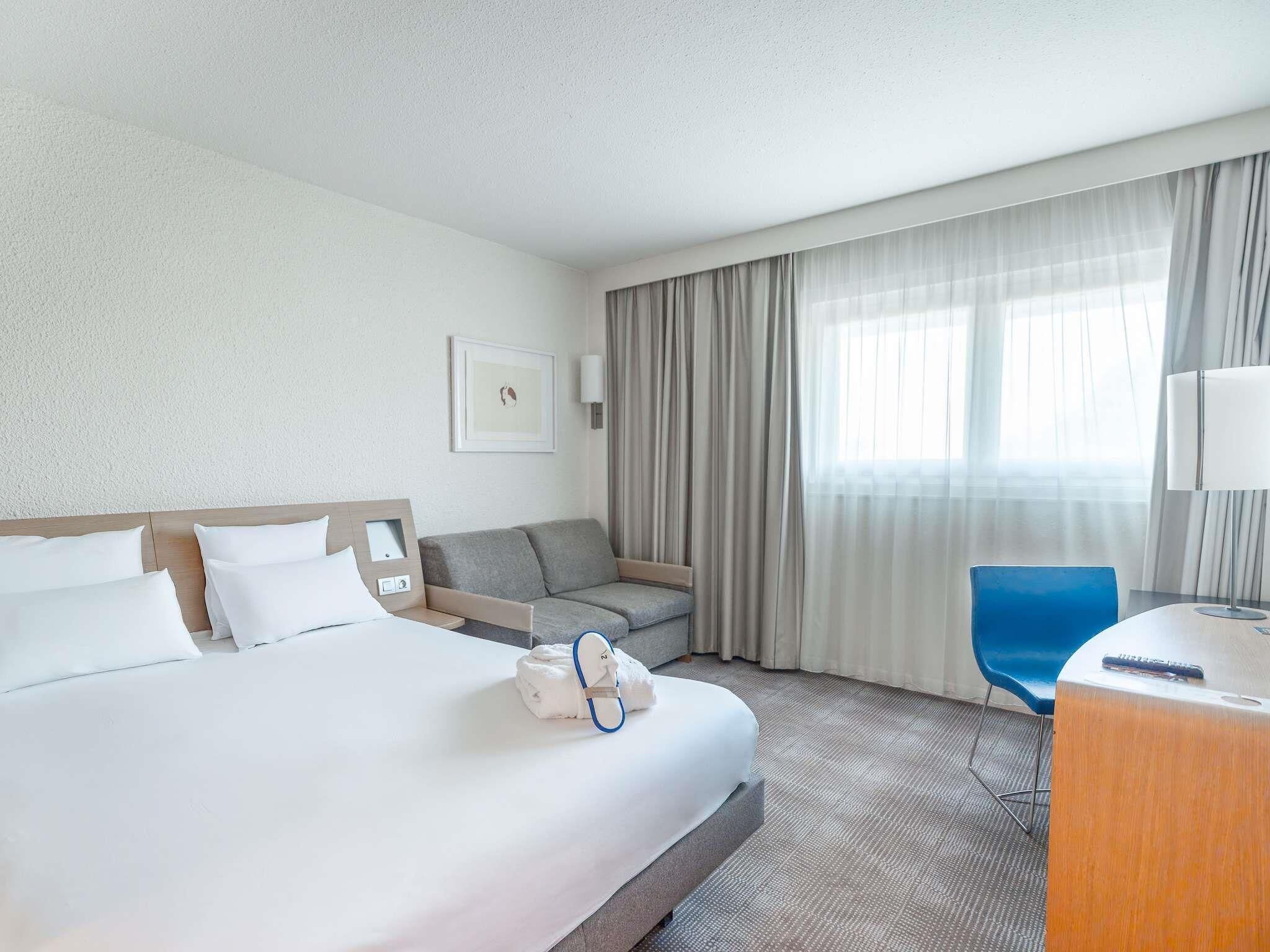 Executive kamer, 1 tweepersoonsbed | Luxe beddengoed, een minibar, een kluis op de kamer, een bureau