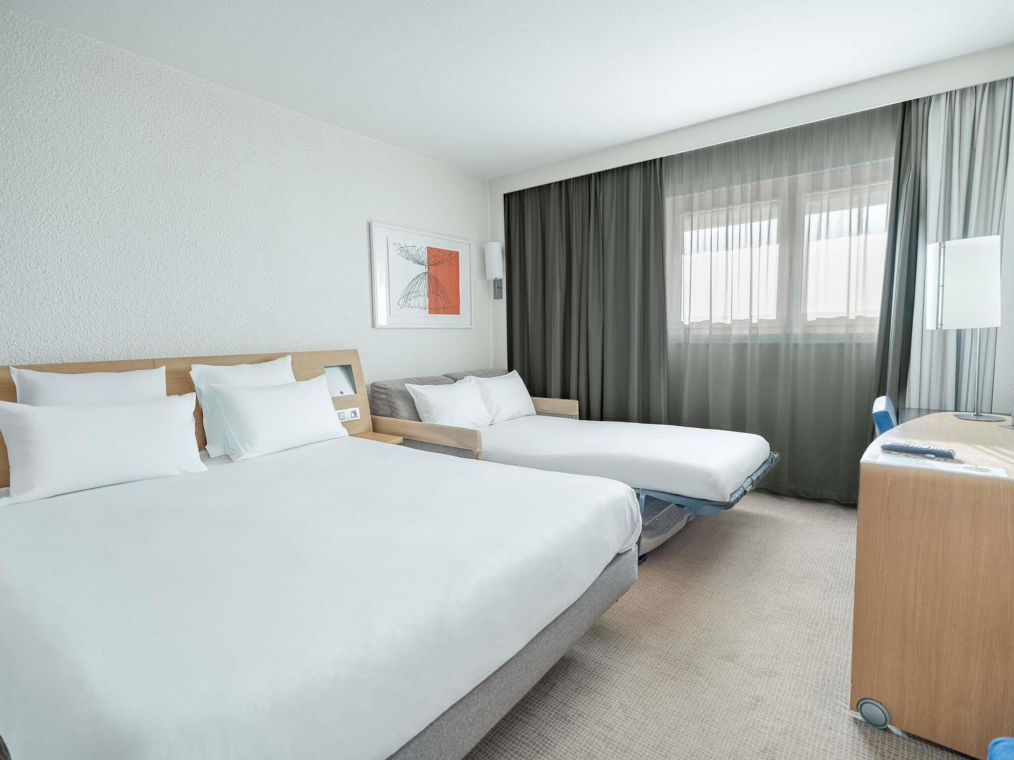Superior kamer, 1 tweepersoonsbed met slaapbank | Luxe beddengoed, een minibar, een kluis op de kamer, een bureau