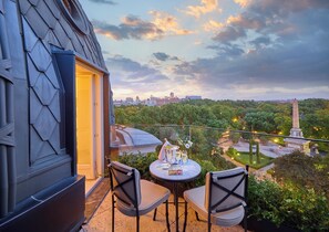 Mandarin, Suite | Business center