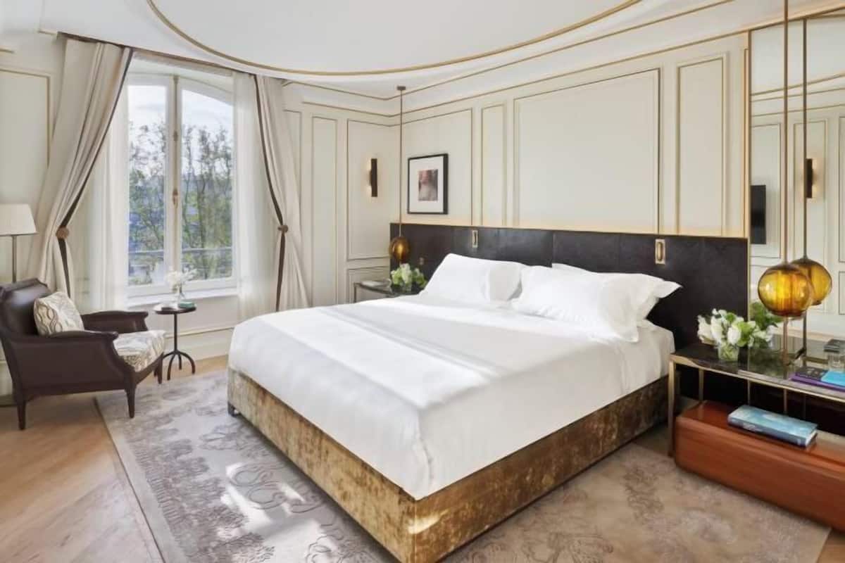 1 bedroom, hypo-allergenic bedding, minibar, in-room safe