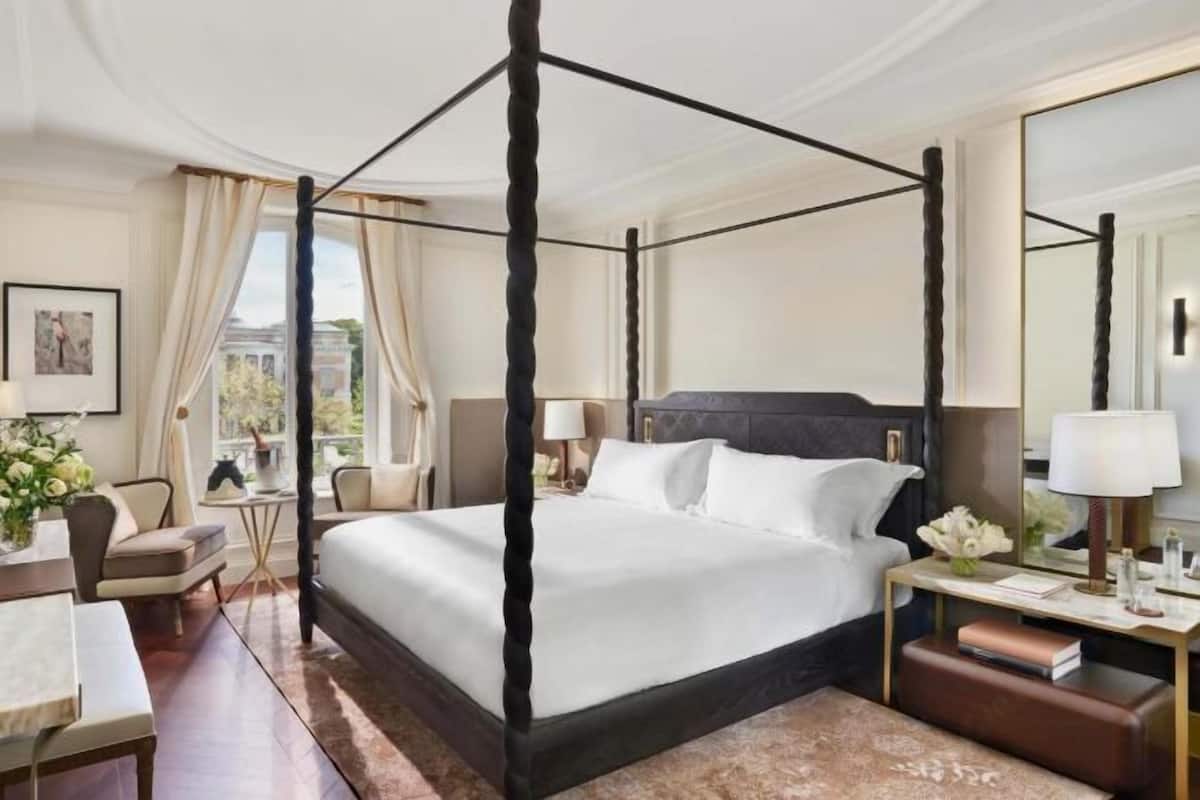 1 bedroom, hypo-allergenic bedding, minibar, in-room safe