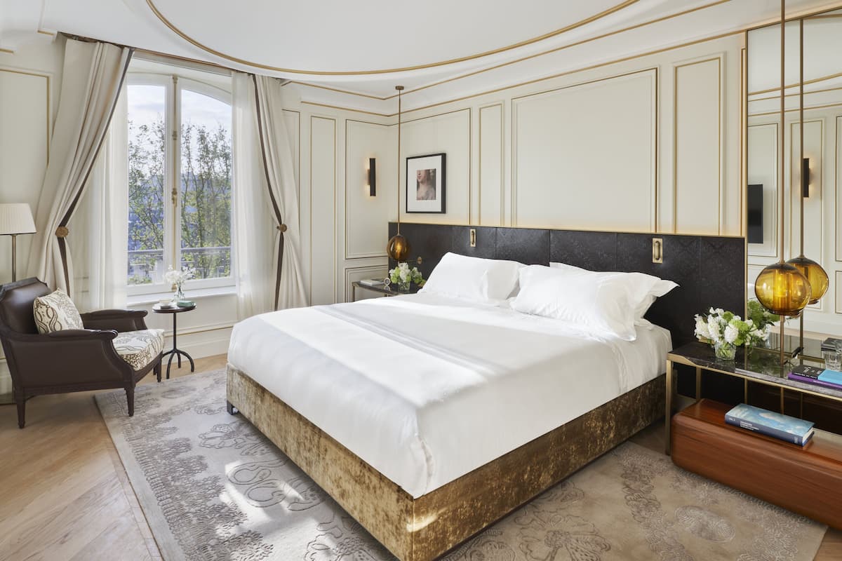 Suite (Turret) | 1 bedroom, hypo-allergenic bedding, minibar, in-room safe
