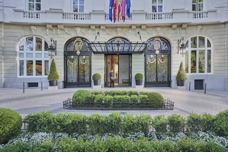 Property entrance. Mandarin Oriental Ritz, Madrid