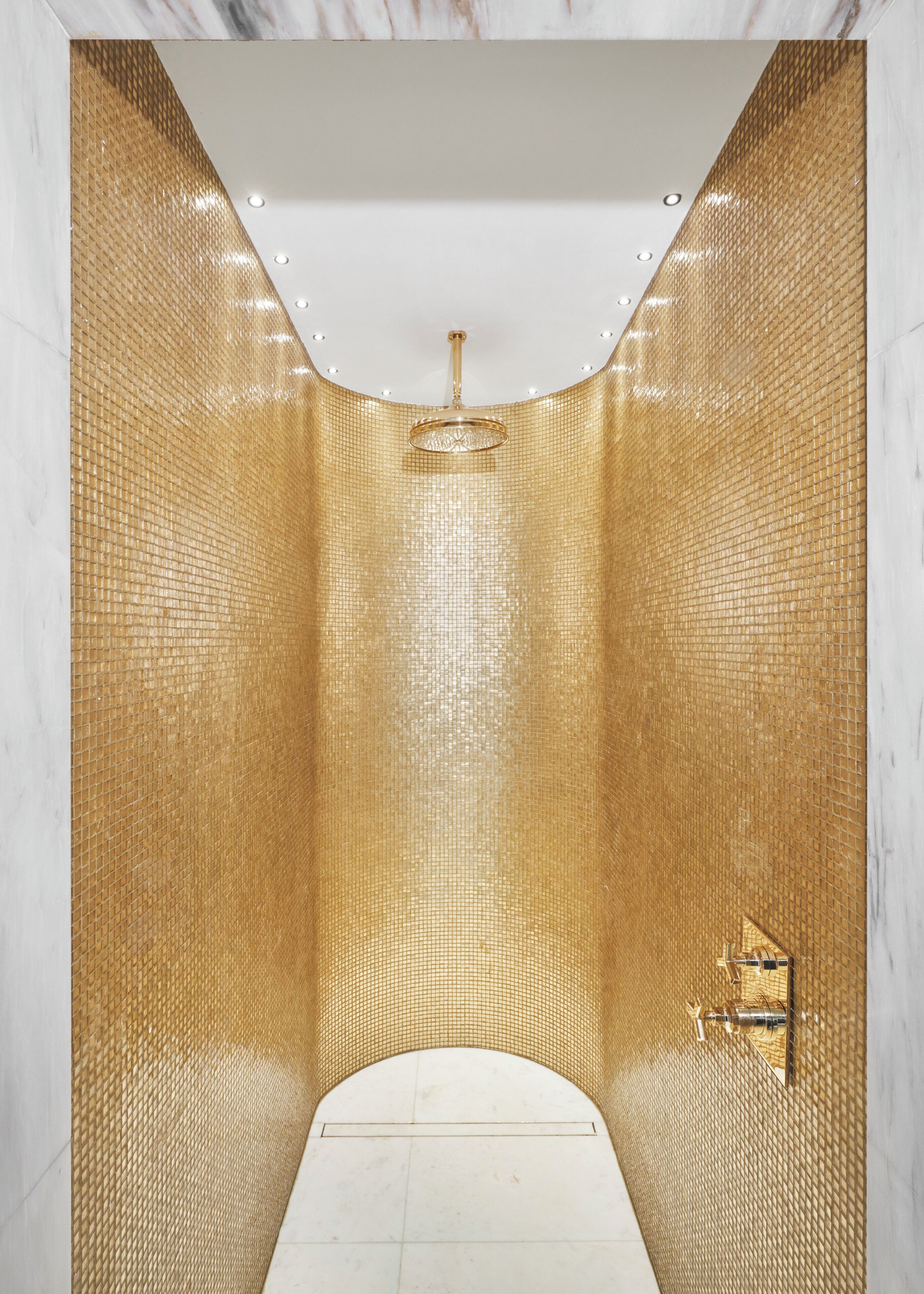 Body treatments, body wraps, facials, 1 treatment room