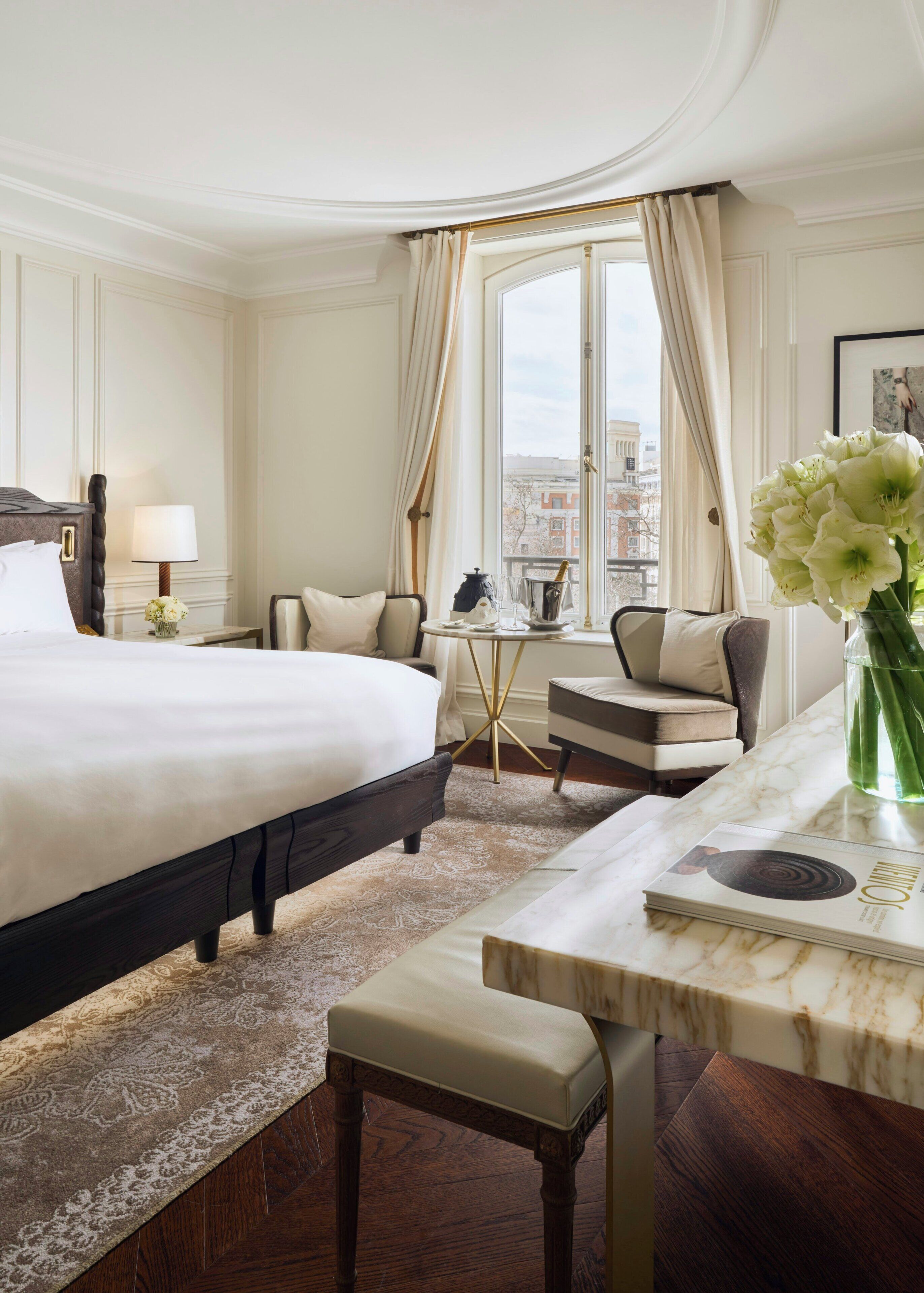 Deluxe Room, 1 King Bed, Garden View