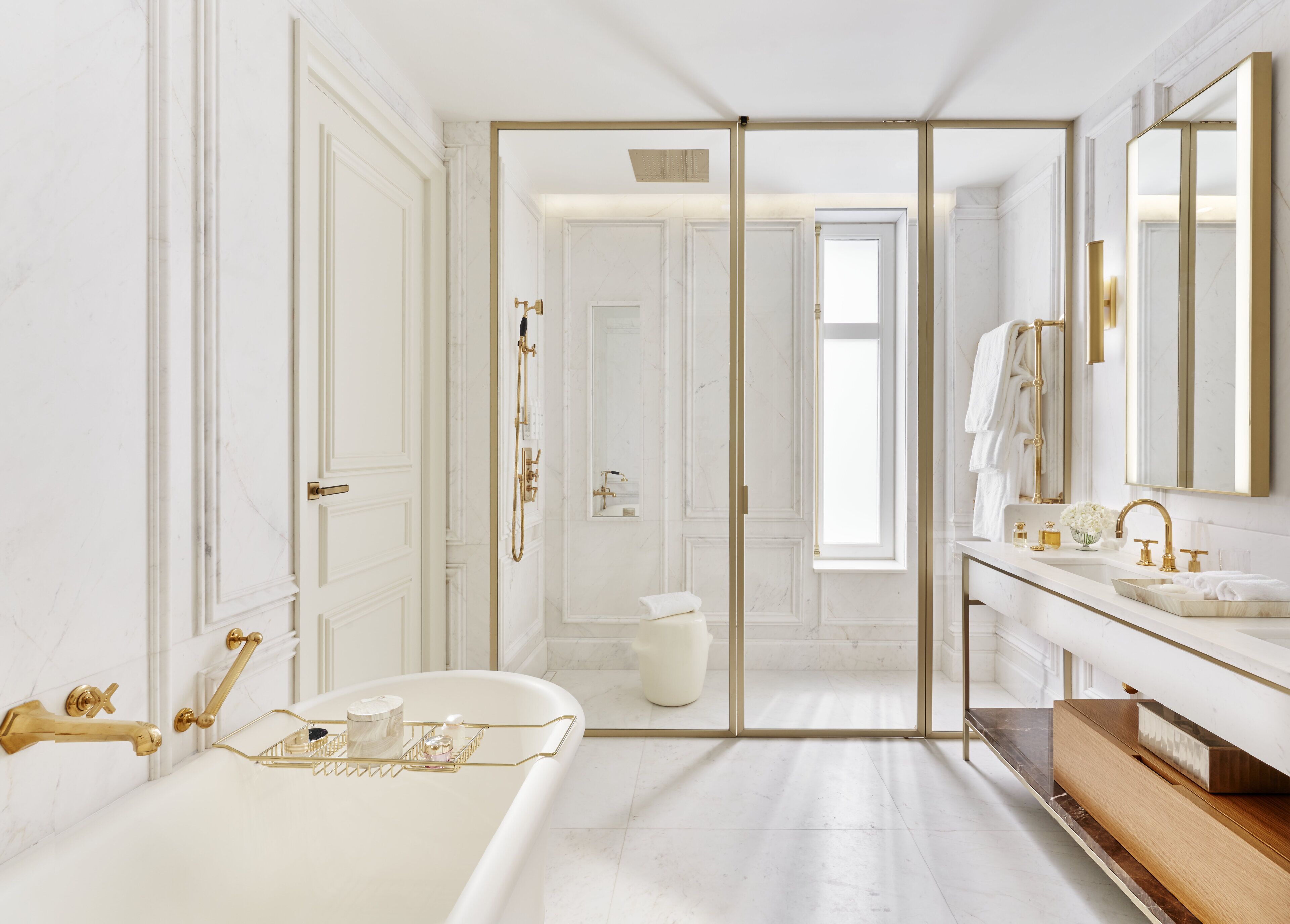 suite (palm court) | bathroom | free toiletries, hair dryer, bathrobes, slippers